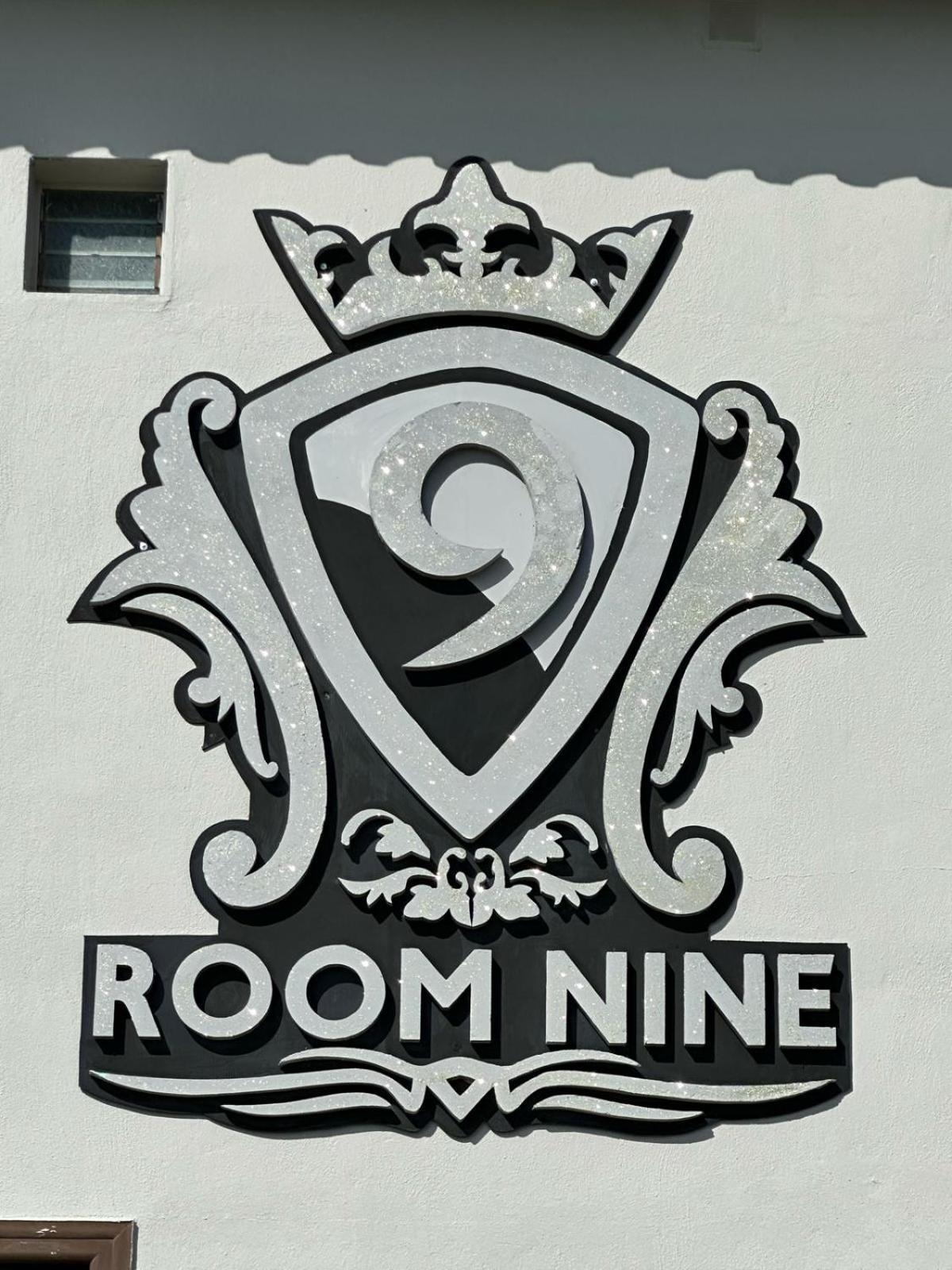 Room Nine 9 Beachfront Apartments Nea Kallikrateia Exteriör bild