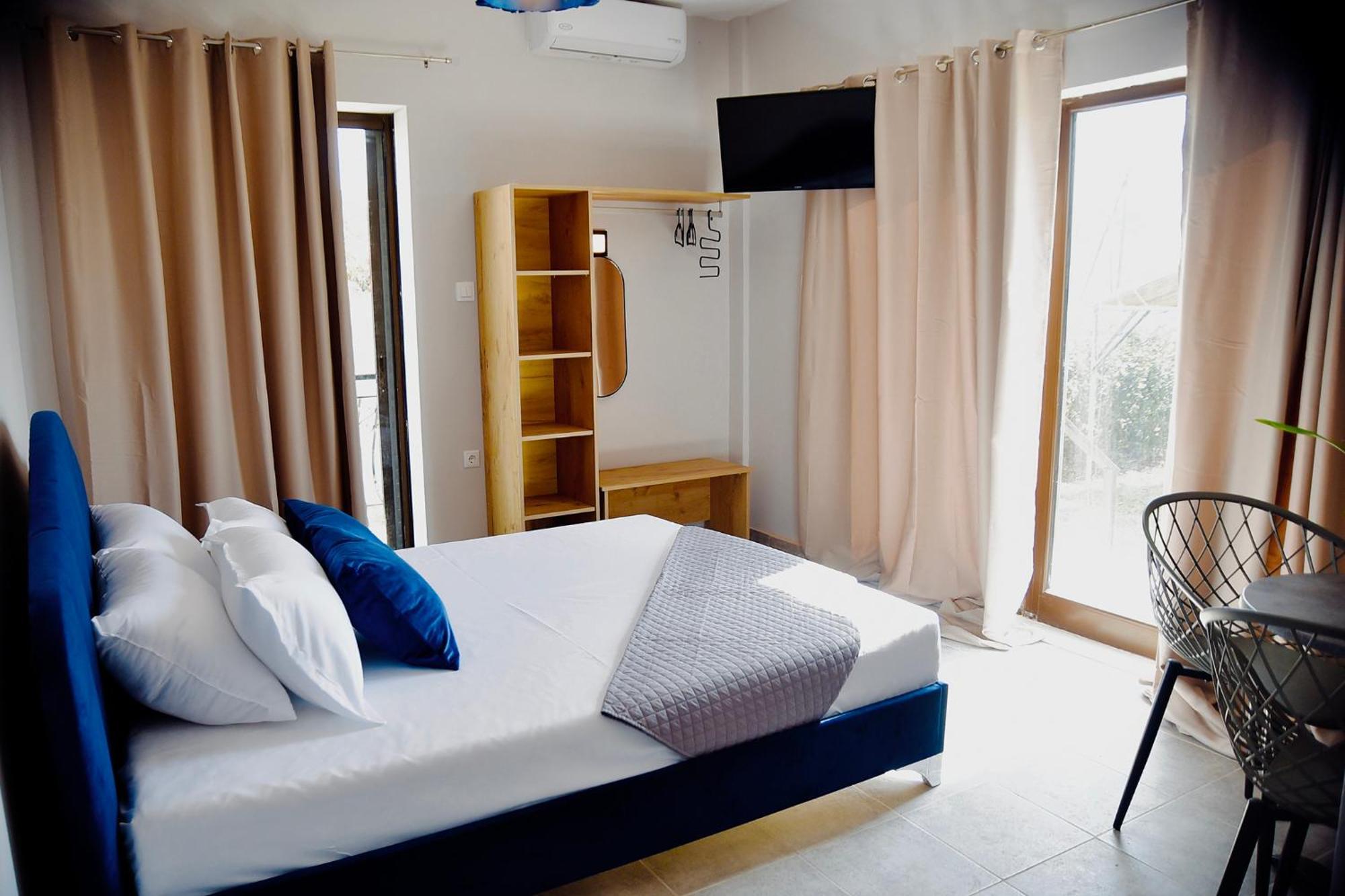 Room Nine 9 Beachfront Apartments Nea Kallikrateia Exteriör bild