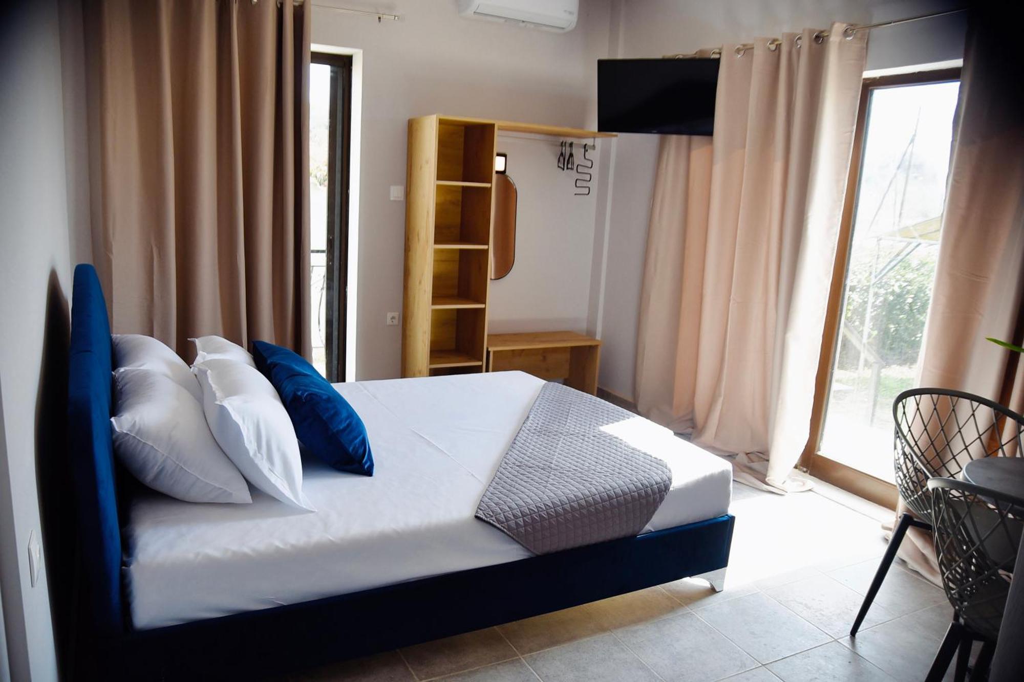 Room Nine 9 Beachfront Apartments Nea Kallikrateia Exteriör bild
