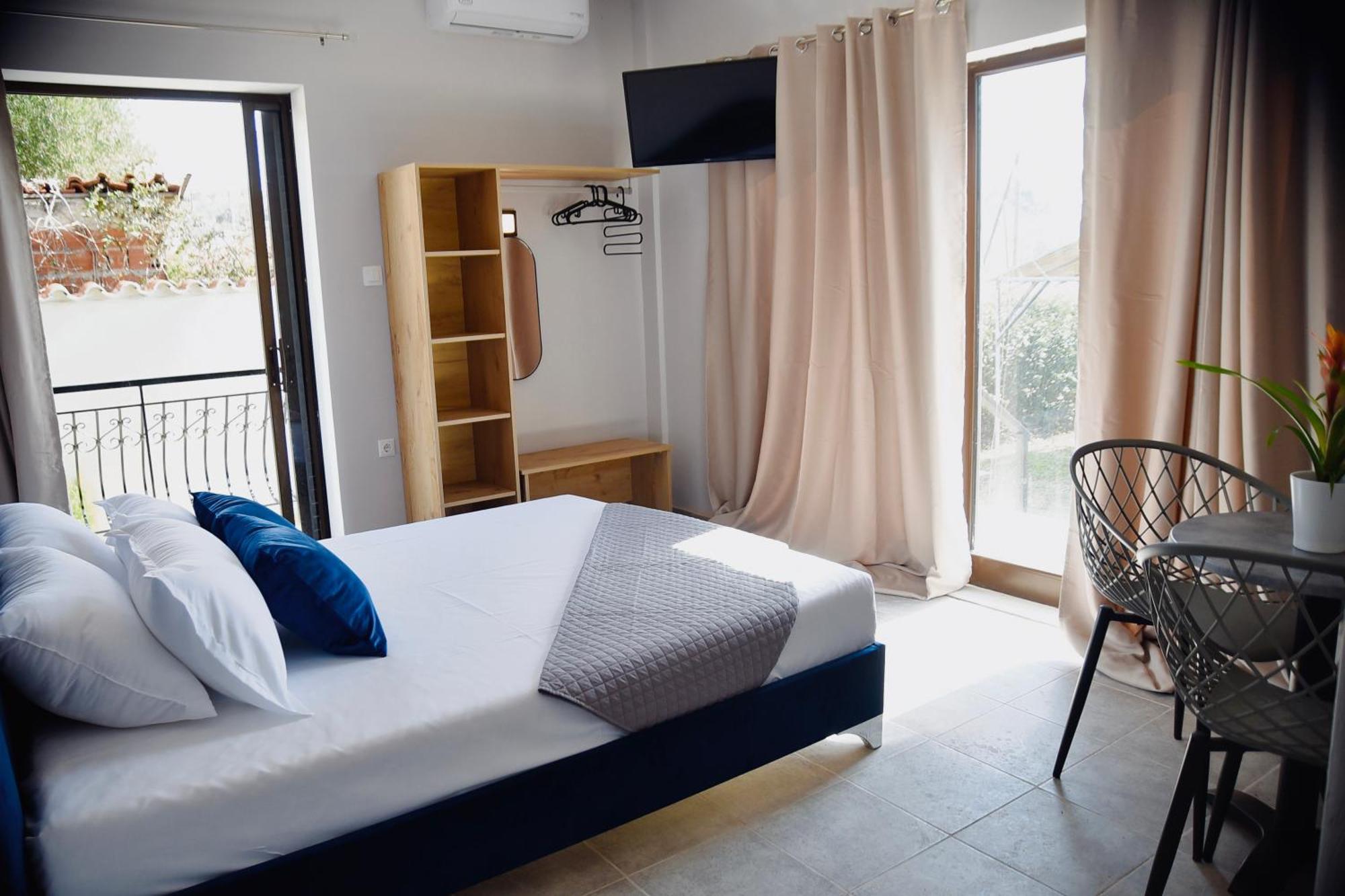 Room Nine 9 Beachfront Apartments Nea Kallikrateia Exteriör bild